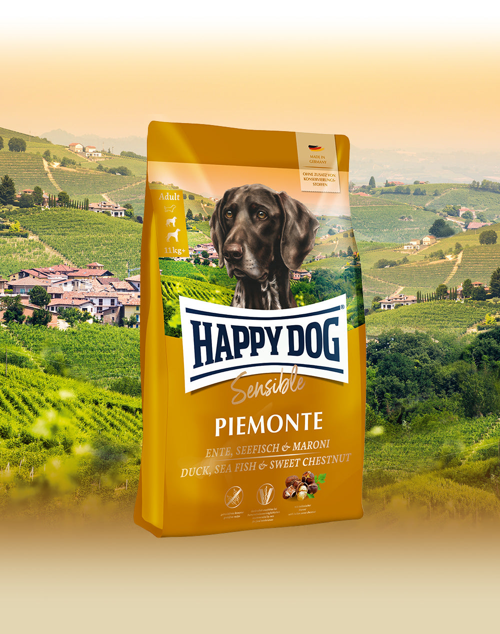 Das Hundefutter Happy Dog Sensible Piemonte vor einer schönen italienischen Hügellandschaft.